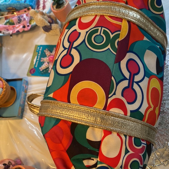 Coach - Picture 16 of 16